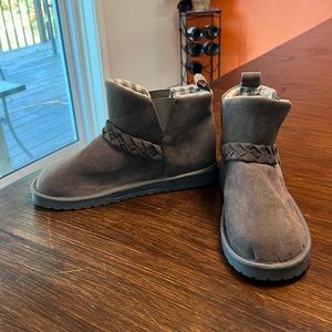 Muk Luks size 10 grey boots.  Never worn.